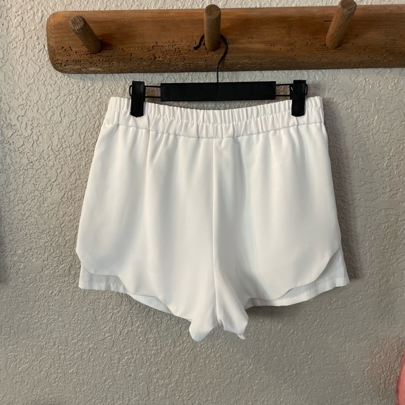 NWT Aqua Brand Pull On Scalloped High Waisted Shorts - Picture 3 of 13